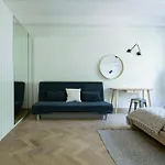 Spacious 3br With Ac In Living Room, 2 Balconies Krakow