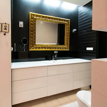 Spacious 3br With Ac In Living Room, 2 Balconies Krakow