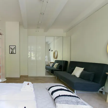 Spacious 3br With Ac In Living Room, 2 Balconies