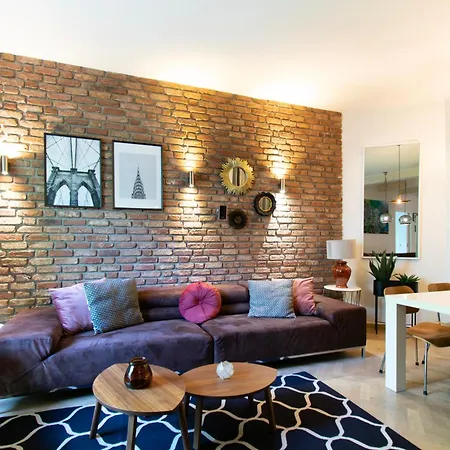 Spacious 3br With Ac In Living Room, 2 Balconies * Krakow