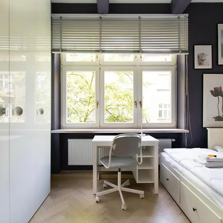 شقة Spacious 3br With Ac In Living Room, 2 Balconies *