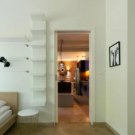 Spacious 3br With Ac In Living Room, 2 Balconies شقة