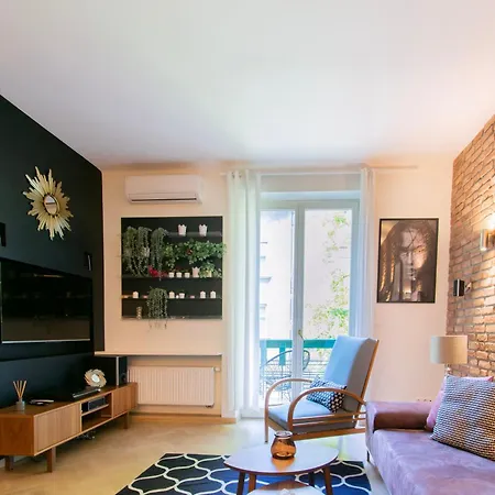 Spacious 3br With Ac In Living Room, 2 Balconies